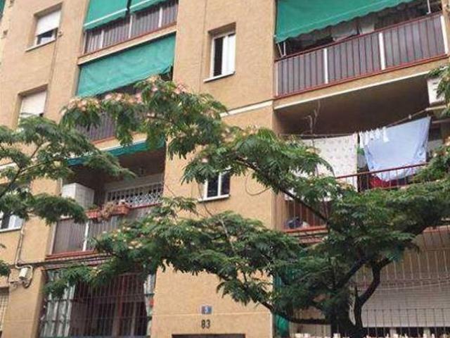 Piso en venta en calle Dels Drapaires, Sabadell, de 80 m² 3 habitaciones por 96.000