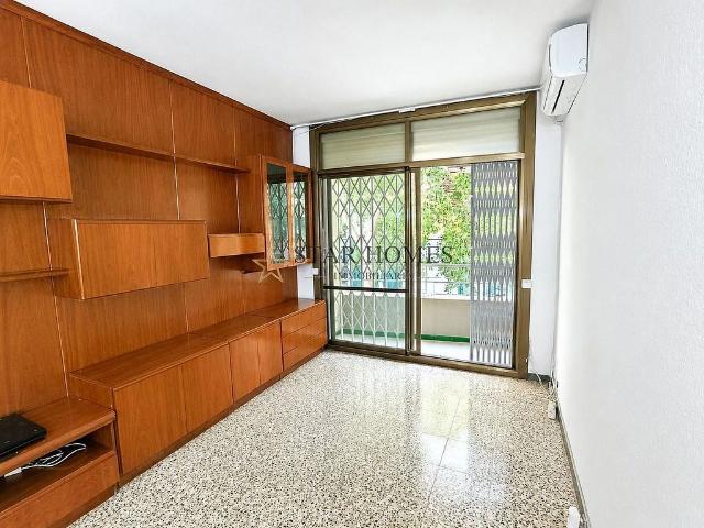 Piso en venta en calle Dels Enamorats, Barcelona, de 85 m² 4 habitaciones por 410.000