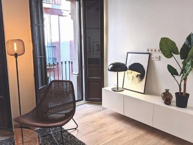 Piso en venta en calle Dels Escudellers, Barcelona, de 95 m² 2 habitaciones por 490.000