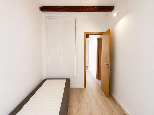 Piso en venta en calle Dels Escudellers, Barcelona, de 92 m² 5 habitaciones por 350.000