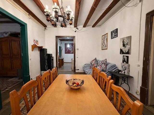 Piso en venta en calle Dels Escudellers Blancs, Barcelona, de 126 m² 5 habitaciones por 300.000