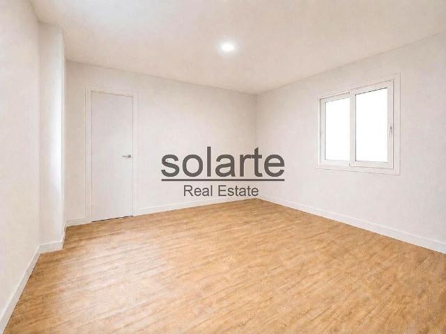 Piso en venta en calle Dels Ferrocarrils Catalans, Barcelona, de 65 m² 2 habitaciones por 223.000