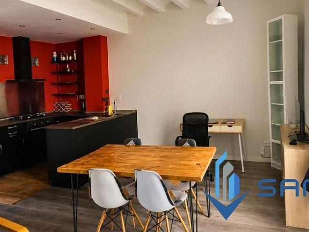 Piso en venta en calle Dels Jocs Florals, Barcelona, de 70 m² 2 habitaciones por 320.000