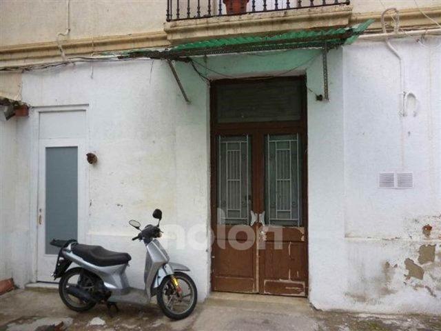 Piso en venta en calle Dels Jocs Florals, Barcelona, de 38 m² 3 habitaciones por 119.000