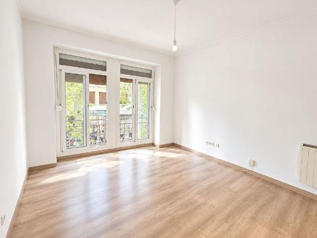 Piso en venta en calle Dels Madrazo, Barcelona, de 65 m² 3 habitaciones por 440.000
