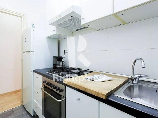 Piso en venta en plaza De la Torre, Barcelona, de 71 m² 3 habitaciones por 425.000