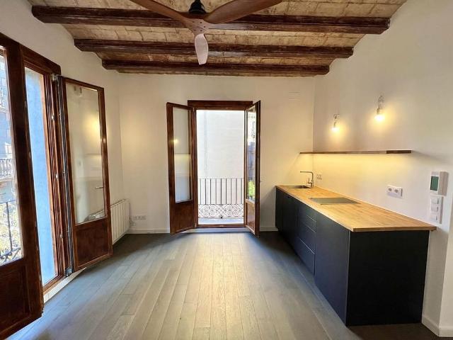 Piso en venta en calle Dels Magatzems, Barcelona, de 36 m² 1 habitación por 220.000