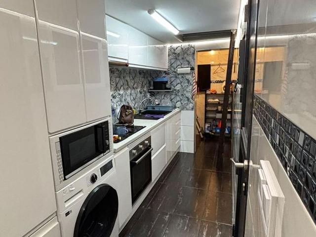 Piso en venta en calle Dels Naranjos, Hospitalet de Llobregat, L´, de 52 m² 2 habitaciones por 119.000