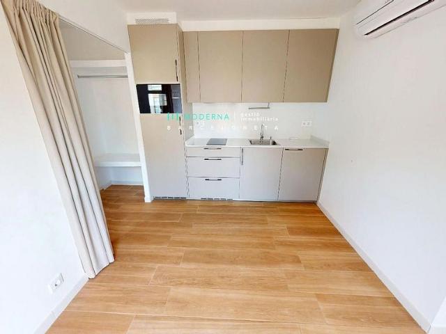 Piso en venta en calle Dels Safareigs, Barcelona, de 35 m² 1 habitación por 199.000