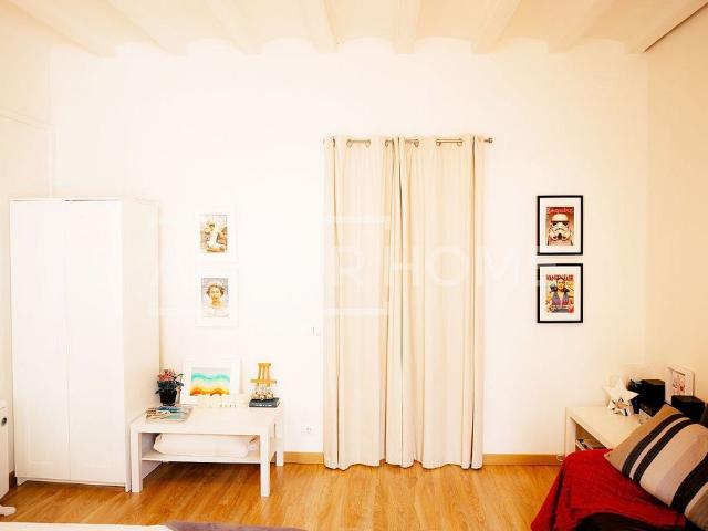 Piso en venta en calle Dels Salvador, Barcelona, de 40 m² 1 habitación por 179.500