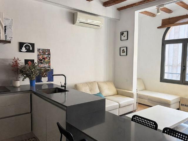 Piso en venta en calle De Sant Antoni Abat, Barcelona, de 52 m² 1 habitación por 238.000