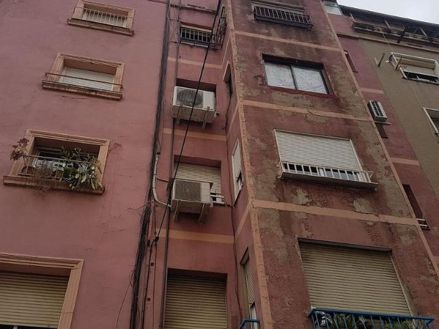 Piso en venta en calle Dels Pins, Hospitalet de Llobregat, L´, de 46 m² 2 habitaciones por 109.000