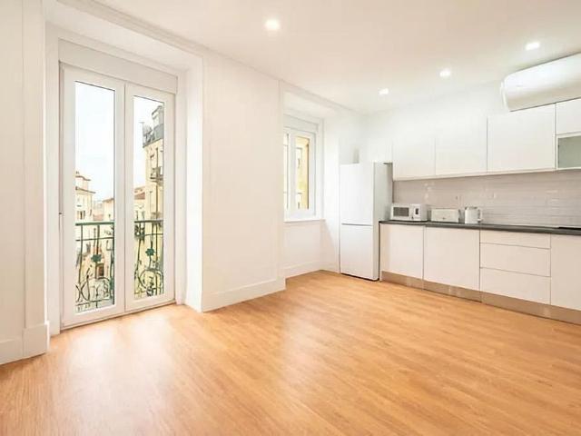 Piso en venta en calle Dels Tallers, Barcelona, de 57 m² 2 habitaciones por 360.000
