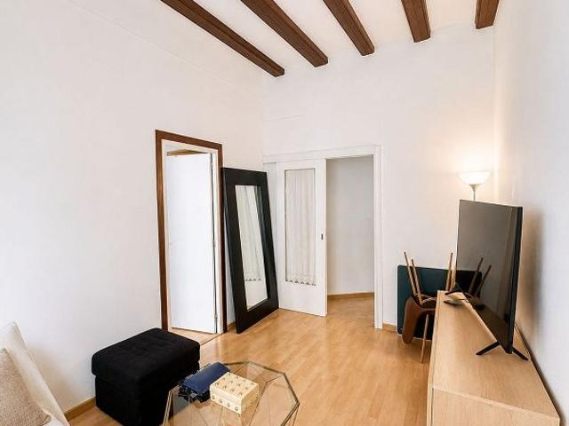 Piso en venta en calle Dels Tallers, Barcelona, de 75 m² 2 habitaciones por 298.000