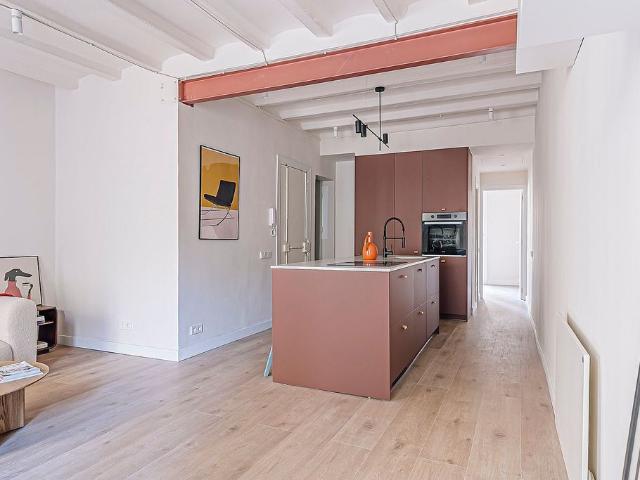 Piso en venta en calle D'en Botella, Barcelona, de 60 m² 1 habitación por 275.000