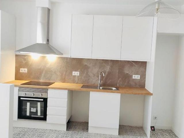 Piso en venta en calle D'en Botella, Barcelona, de 65 m² 2 habitaciones por 229.000