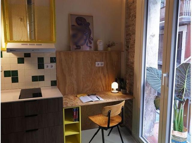 Piso en venta en calle D'en Botella, Barcelona, de 35 m² 1 habitación por 195.000