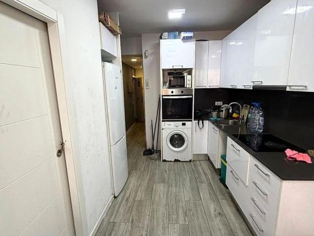 Piso en venta en calle D'en Botella, Barcelona, de 39 m² 2 habitaciones por 133.000