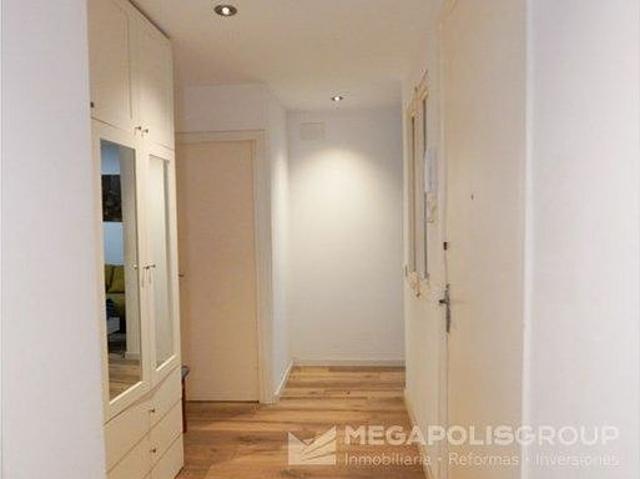 Piso en venta en calle D'en Gignàs, Barcelona, de 82 m² 5 habitaciones por 420.000