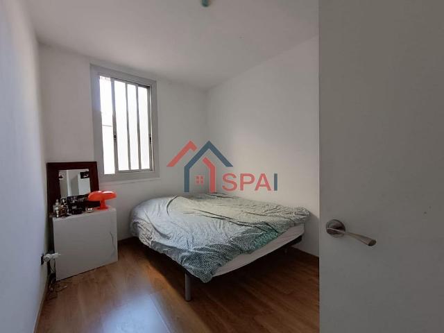 Piso en venta en calle D'en Robador, Barcelona, de 46 m² 2 habitaciones por 180.000