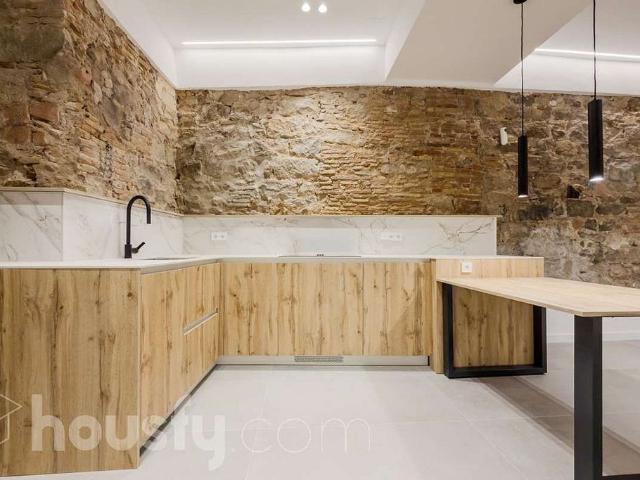 Piso en venta en calle D'en Roca, Barcelona, de 79 m² 2 habitaciones por 260.000