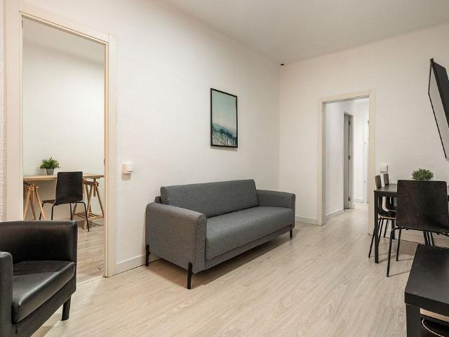 Piso en venta en calle D'en Roig, Barcelona, de 48 m² 3 habitaciones por 225.000