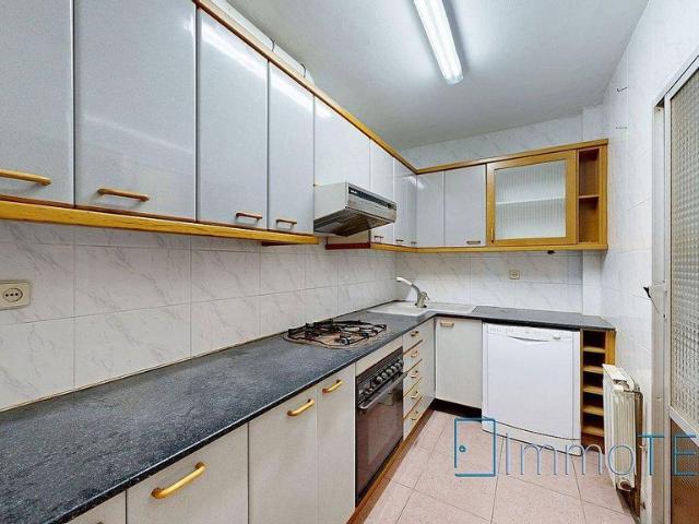 Piso en venta en calle D'enric Granados, Barbera del Vallès, de 62 m² 3 habitaciones por 170.000