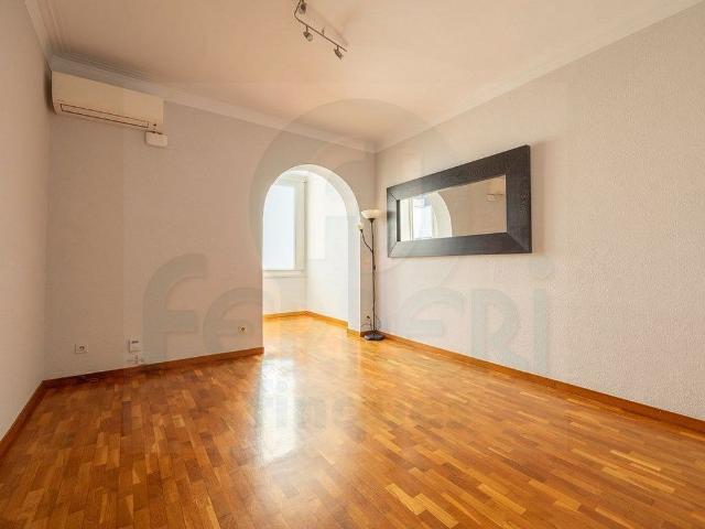 Piso en venta en calle D'enric Granados, Barcelona, de 43 m² 1 habitación por 380.000