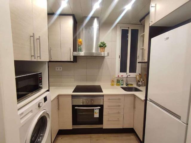 Piso en venta en calle D'entença, Barcelona, de 46 m² 2 habitaciones por 300.000