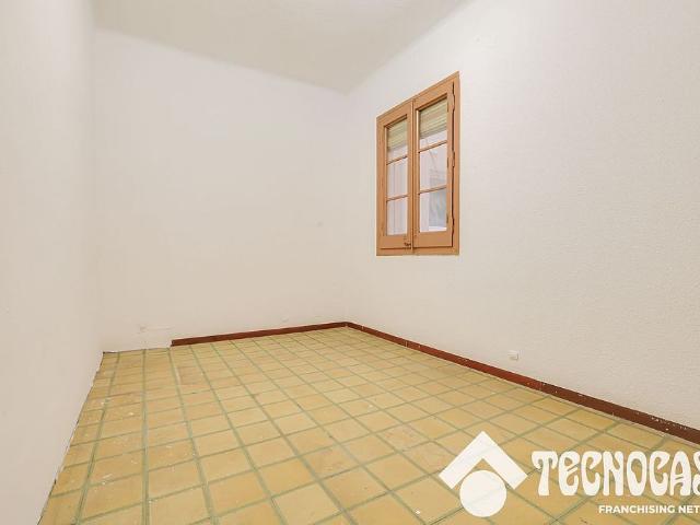 Piso en venta en calle D'entença, Barcelona, de 70 m² 3 habitaciones por 360.000