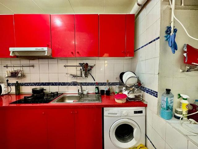 Piso en venta en calle D'espalter, Barcelona, de 56 m² 3 habitaciones por 210.000