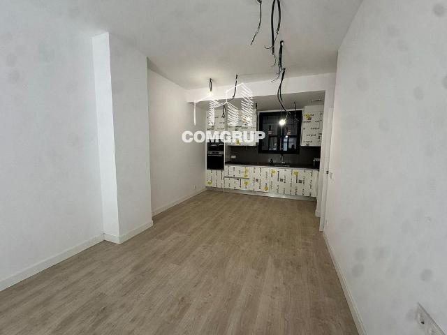 Piso en venta en calle D'espronceda, Barcelona, de 83 m² 2 habitaciones por 275.000