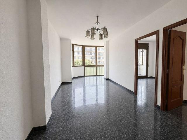 Piso en venta en calle D'espronceda, Barcelona, de 85 m² 4 habitaciones por 398.000