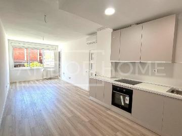 Piso en venta en calle D'esteràs, Barcelona, de 80 m² 3 habitaciones por 385.000