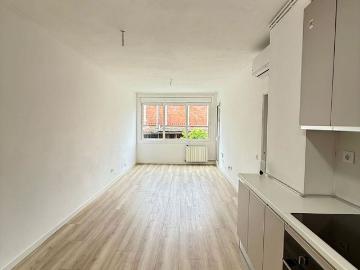 Piso en venta en calle D'esteràs, Barcelona, de 80 m² 3 habitaciones por 390.000