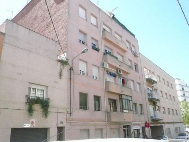 Piso en venta en calle D'esteve Paluzie, Sabadell, de 67 m² 3 habitaciones por 72.000