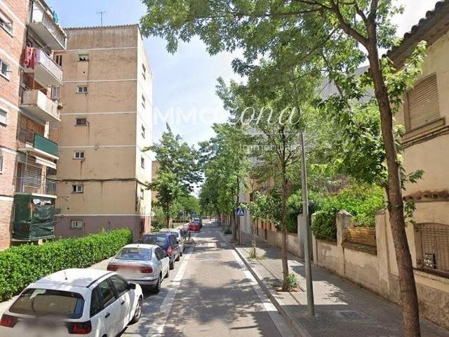 Piso en venta en calle D'esteve Vila, Salt, de 68 m² 3 habitaciones por 77.000