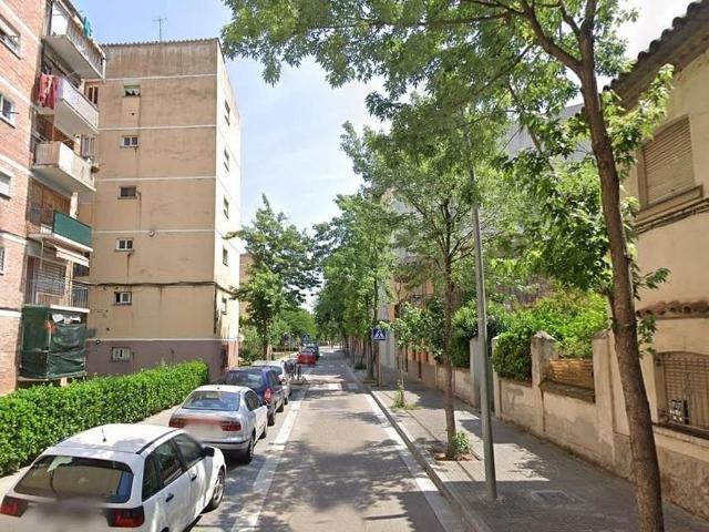 Piso en venta en calle D'esteve Vila, Salt, de 68 m² 3 habitaciones por 77.000