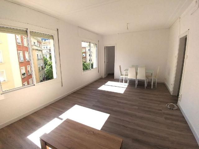 Piso en venta en calle D'europa, Barcelona, de 77 m² 2 habitaciones por 560.000