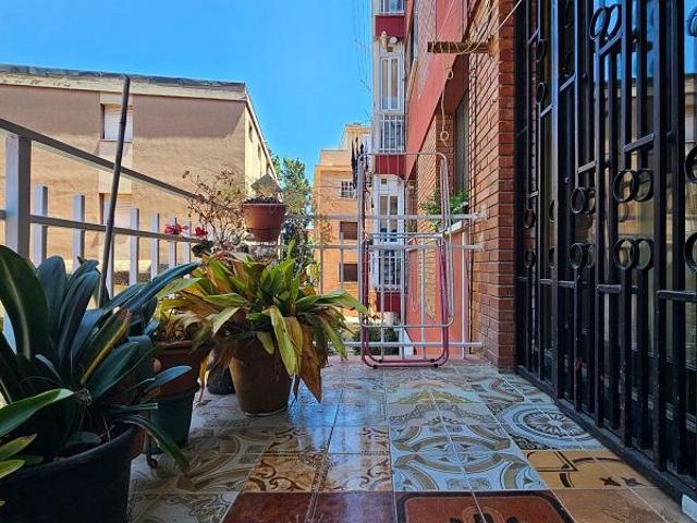 Piso en venta en calle D'hedilla, Barcelona, de 72 m² 3 habitaciones por 325.000