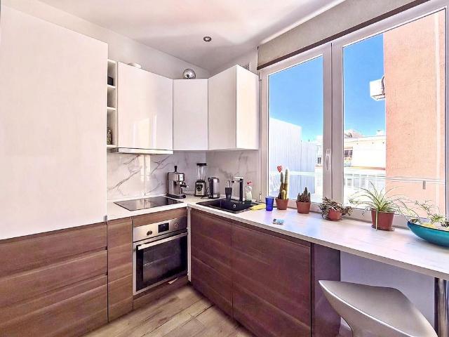 Piso en venta en calle D'hostafrancs, Barcelona, de 53 m² 1 habitación por 245.000