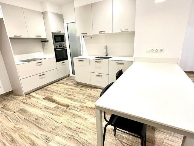Piso en venta en calle D'igualada, Barcelona, de 66 m² 2 habitaciones por 429.000