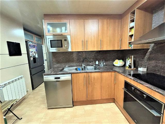 Piso en venta en calle D'itàlia, Terrassa, de 68 m² 3 habitaciones por 173.000