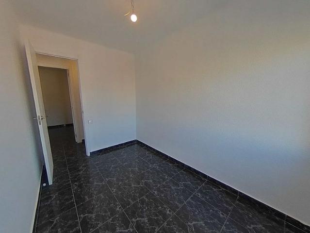 Piso en venta en calle D'itàlia, Terrassa, de 78 m² 3 habitaciones por 149.000
