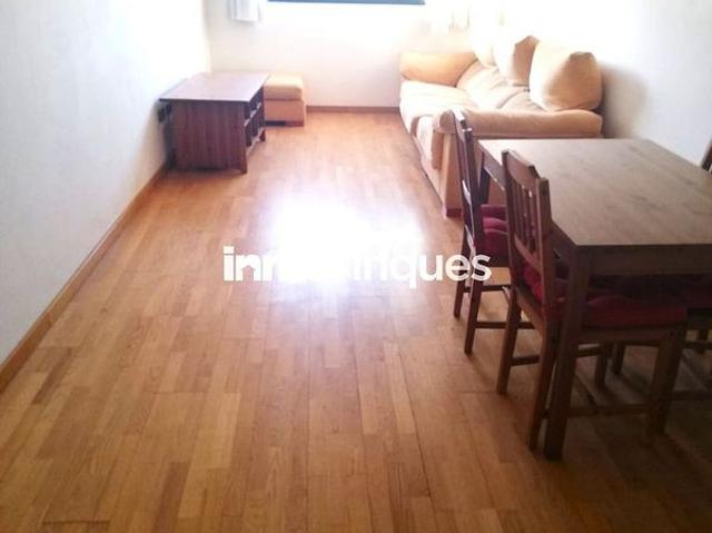 Piso en venta en calle Doctor Àngel Nadal, Bell Lloc d´Urgell, de 90 m² 2 habitaciones por 148.000