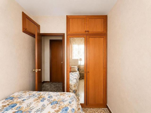 Piso en venta en calle Doctor Bassols, Badalona, de 60 m² 2 habitaciones por 143.000