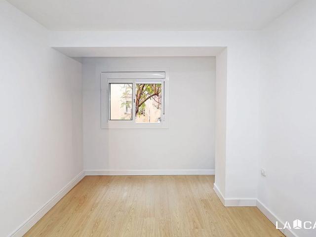Piso en venta en calle Doctor Gregorio Marañón, Hospitalet de Llobregat, L´, de 39 m² 2 habitaciones por 145.000