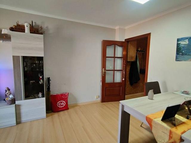 Piso en venta en calle Doctor Robert, Badalona, de 54 m² 3 habitaciones por 275.000