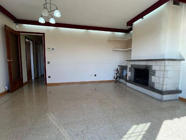 Piso en venta en calle D'òdena, Igualada, de 68 m² 3 habitaciones por 259.000