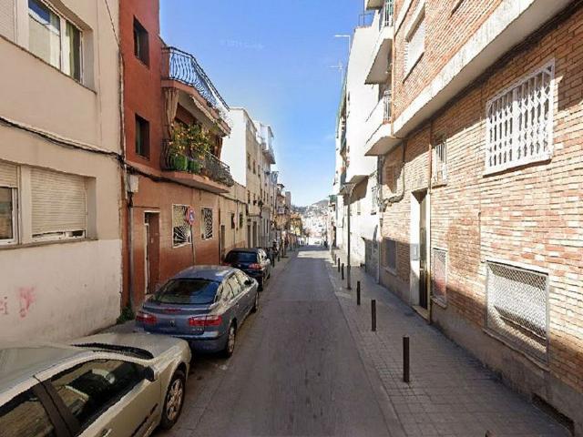 Piso en venta en calle D'orió, Badalona, de 63 m² 3 habitaciones por 66.300